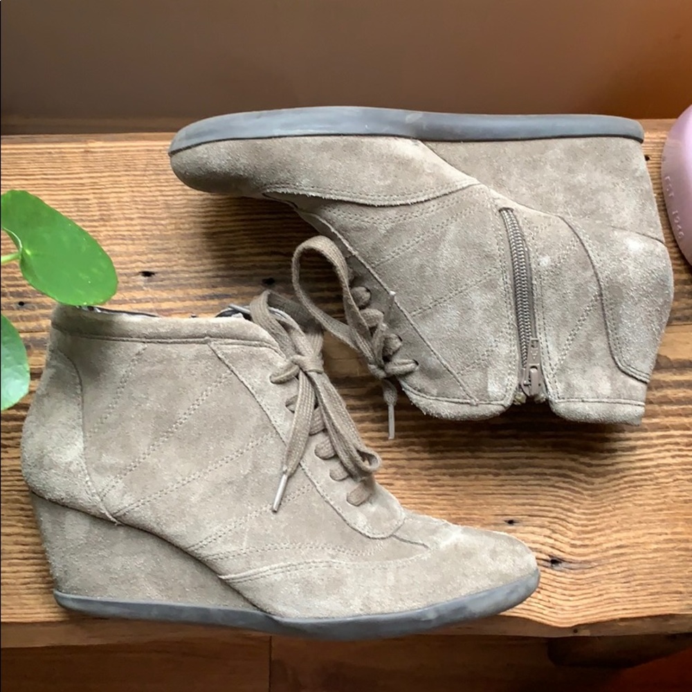 Aerosoles wedge sneaker size 7